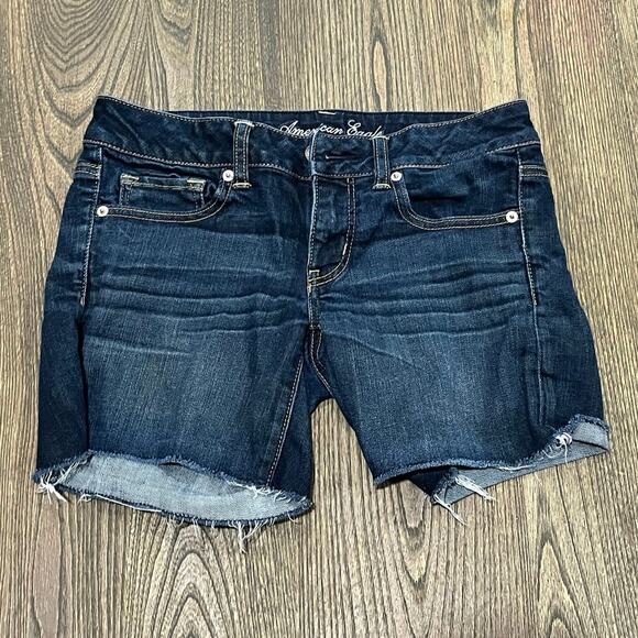 American Eagle Cut-Off Jean Shorts Mid Rise Stretch Denim Dark Wash Blue Size 6 - Picture 1 of 7